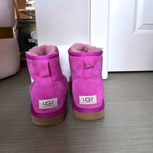 Mini Uggs Size 9